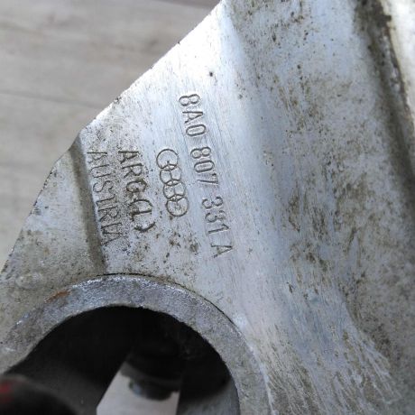 kronstein-zadnii-levyi-audi-80-b4-kreplenie-bampera-art-30635-big-2