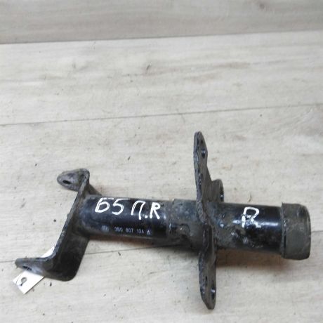 kronstein-pravyi-krepleniia-perednego-bampera-volkswagen-passat-b5-art-30644-big-0