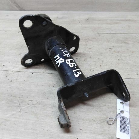 kronstein-pravyi-krepleniia-perednego-bampera-volkswagen-passat-b5-art-30685-big-0