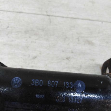 kronstein-levyi-krepleniia-perednego-bampera-volkswagen-passat-b5-art-30687-big-2