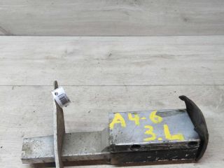 kronstein-zadnii-levyi-audi-a4-b5-krepleniia-bampera-art-31000