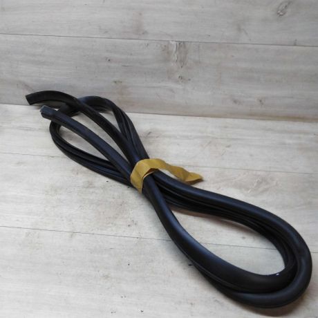 rezinka-uplotnitelnaia-dveri-zadniaia-pravaia-kia-cerato-2-g4fc-2-16i-akpp-art-32042-big-0