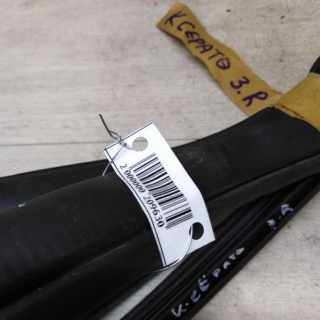 rezinka-uplotnitelnaia-dveri-zadniaia-pravaia-kia-cerato-2-g4fc-2-16i-akpp-art-32042-big-1