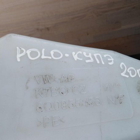 bacok-omyvatelia-lobovogo-stekla-volkswagen-polo-4-art-32580-big-2