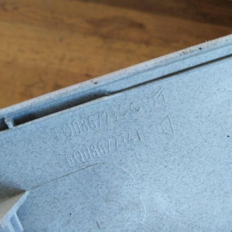 nakladka-vnutrenniaia-perednie-stoiki-salona-pravaia-volkswagen-polo-4-art-32649-big-1