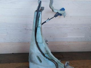 bacok-omyvaiushhei-zidkosti-lobovogo-stekla-volkswagen-touareg-rest-art-32752