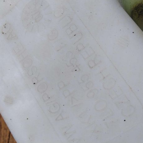 bacok-omyvaiushhei-zidkosti-lobovogo-stekla-volkswagen-touareg-rest-art-32752-big-3