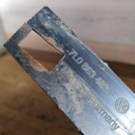 nakladka-salona-peredniaia-levaia-nizniaia-volkswagen-touareg-rest-art-33839-big-2