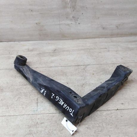 napravliaiushhaia-zadnego-bampera-pravaia-volkswagen-touareg-rest-art-34261-big-0