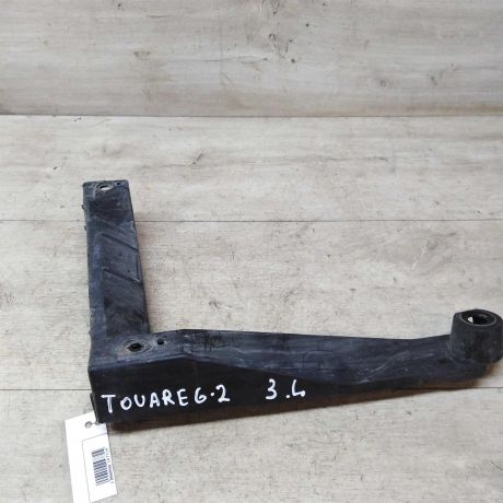 volkswagen-touareg-rest-zadnii-levyi-napravliaiushhie-bampera-art-34263-big-0