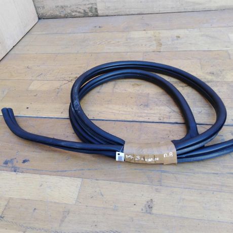 rezinka-uplotnitelnaia-dveri-peredniaia-pravaia-mazda-3-bk-sedan-mkpp-16i-art-34909-big-0