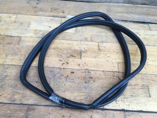 rezinka-dveri-uplotnitelnaia-zadniaia-pravaia-toyota-camry-v50-art-36538