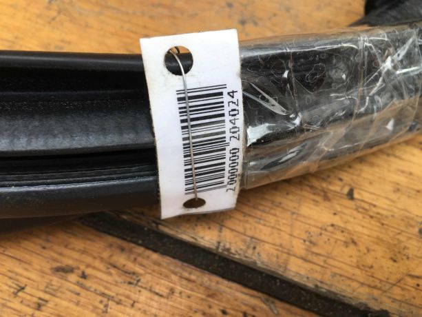 rezinka-dveri-uplotnitelnaia-zadniaia-pravaia-toyota-camry-v50-art-36538-big-1