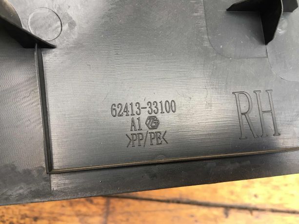 nakladka-pravaia-srednei-stoiki-salona-vnutrenniaia-toyota-camry-v50-art-36730-big-3