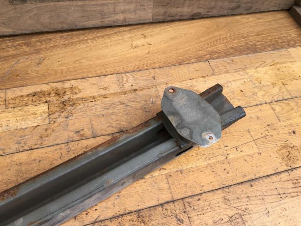 usilitel-zadnego-bampera-toyota-corolla-ix-e120-e130-rest-xetcbek-art-37417-big-2