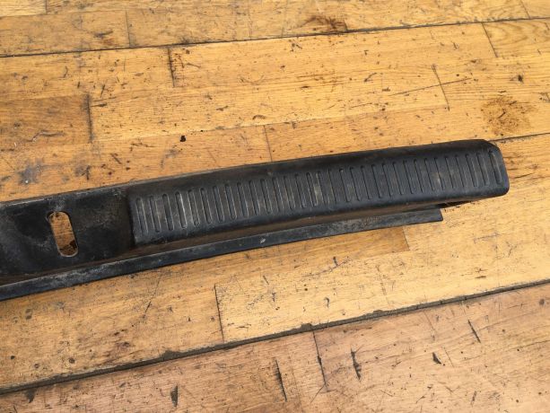 nakladka-bagaznika-vnutrenniaia-toyota-corolla-ix-e120-e130-rest-xetcbek-art-37610-big-1