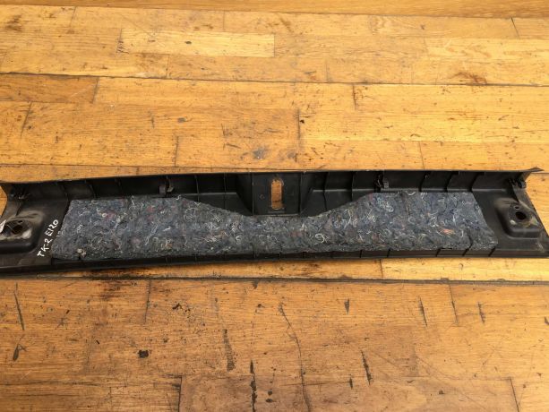 nakladka-bagaznika-vnutrenniaia-toyota-corolla-ix-e120-e130-rest-xetcbek-art-37610-big-3