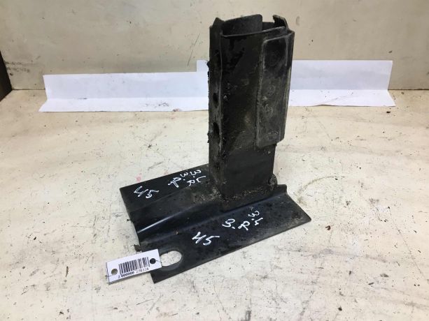 kronstein-krepleniia-zadnego-bampera-audi-100-c4-levyi-pravyi-art-37826-big-0