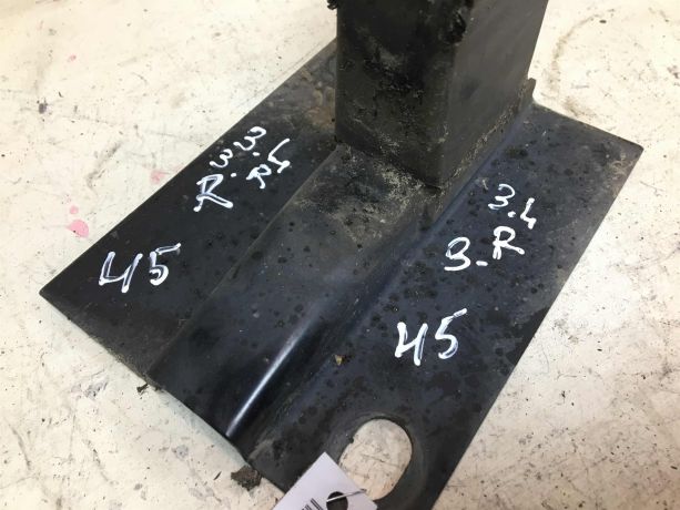 kronstein-krepleniia-zadnego-bampera-audi-100-c4-levyi-pravyi-art-37826-big-2