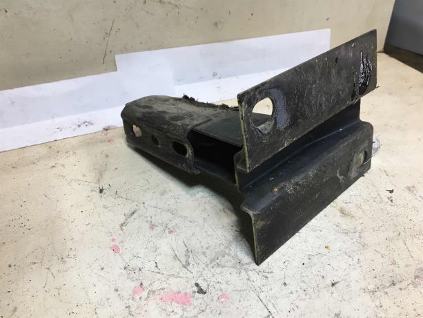 kronstein-krepleniia-zadnego-bampera-audi-100-c4-levyi-pravyi-art-37826-big-3