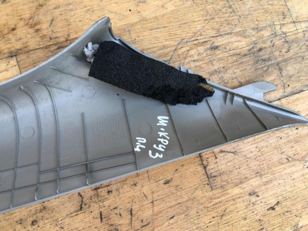 nakladka-stoiki-salona-levaia-vnutrenniaia-peredniaia-chevrolet-cruze-do-rest-art-38582-big-1