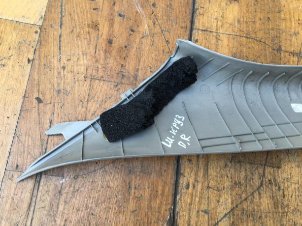 nakladka-stoiki-salona-pravaia-vnutrenniaia-chevrolet-cruze-do-rest-art-38583-big-2