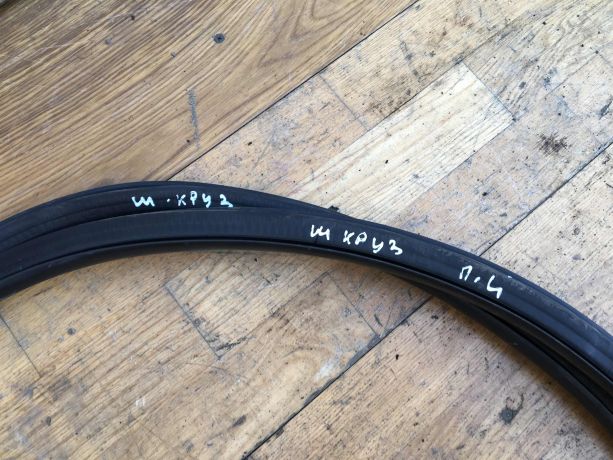 rezinka-dveri-uplotnitelnaia-peredniaia-levaia-chevrolet-cruze-do-rest-art-38641-big-1