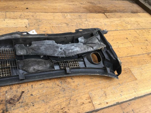 nakladka-dekorativnaia-dozdevik-zaba-shhitok-vodootvodiashhii-mazda-6-gg-art-40009-big-7