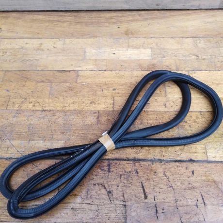 uplotnitel-dveri-perednii-levyi-volkswagen-passat-b7-art-41070-big-0