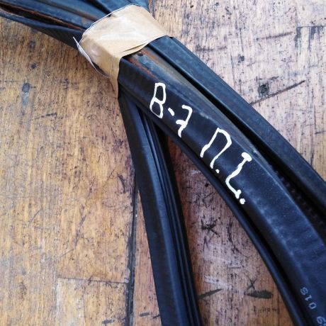 uplotnitel-dveri-perednii-levyi-volkswagen-passat-b7-art-41070-big-2