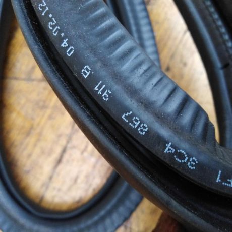 uplotnitel-dveri-perednii-levyi-volkswagen-passat-b7-art-41070-big-1