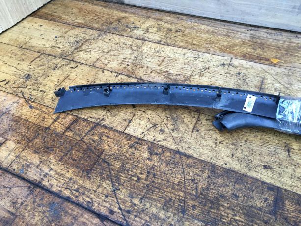 nakladka-dekorativnaia-shhitok-vodootvodiashhii-zabo-dozdevik-volkswagen-sharan-tri-casti-do-rest-art-41630-big-7