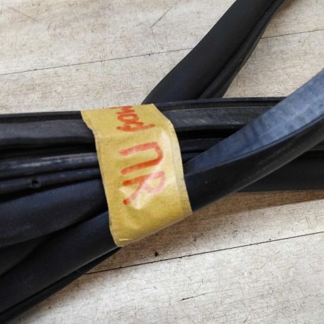 uplotnitel-dveri-perednei-pravoi-mitsubishi-lancer-10-sedan-art-41972-big-1