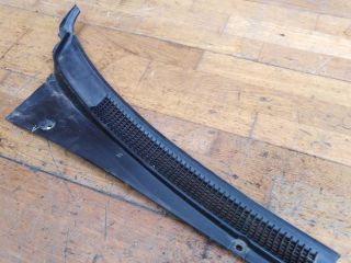 nakladka-dekorativnaia-pravaia-zabo-vodootvodiashhii-shhitok-hyundai-accent-ii-art-42059