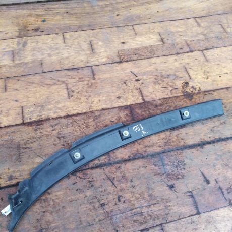 nakladka-dekorativnaia-dozdevik-zabo-shhitok-vody-otvodiashhix-pravyi-volkswagen-passat-b3-art-42237-big-2