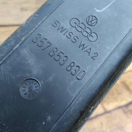 nakladka-dekorativnaia-dozdevik-zabo-shhitok-vody-otvodiashhix-pravyi-volkswagen-passat-b3-art-42237-big-3