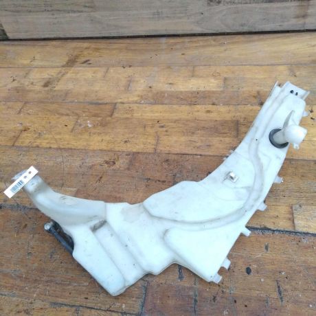 bacok-omyvatelia-lobovogo-stekla-ford-focus-2-rest-art-42575-big-1
