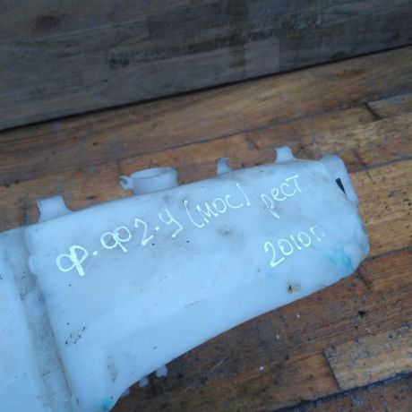 bacok-omyvatelia-lobovogo-stekla-ford-focus-2-rest-art-42575-big-3