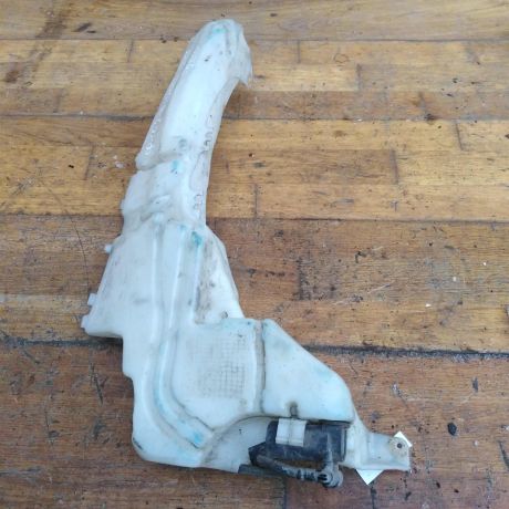 bacok-omyvatelia-lobovogo-stekla-ford-focus-2-rest-art-42575-big-5