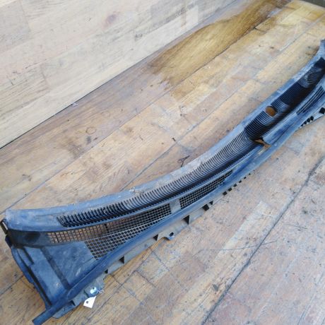 dekorativnaia-nakladka-shhitok-vodootvodiashhii-zabo-dozdevik-mazda-6-23i-art-42660-big-5