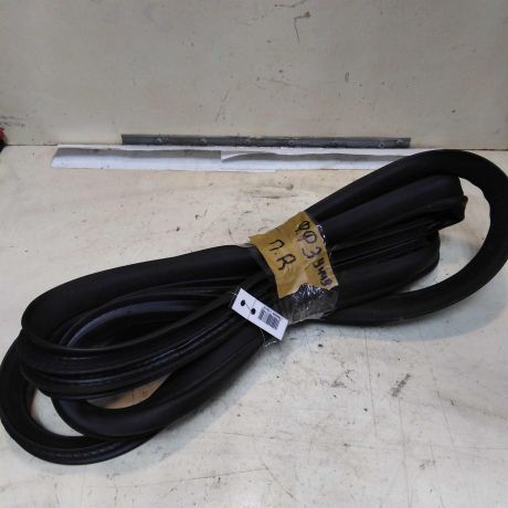 uplotnitel-dveri-perednii-pravyi-ford-focus-3-rest-17gv-art-44459-big-0