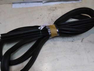 uplotnitel-dveri-zadnii-levyi-universal-ford-focus-3-rest-17gv-art-44497