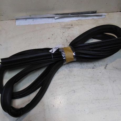 uplotnitel-dveri-zadnii-levyi-universal-ford-focus-3-rest-17gv-art-44497-big-0