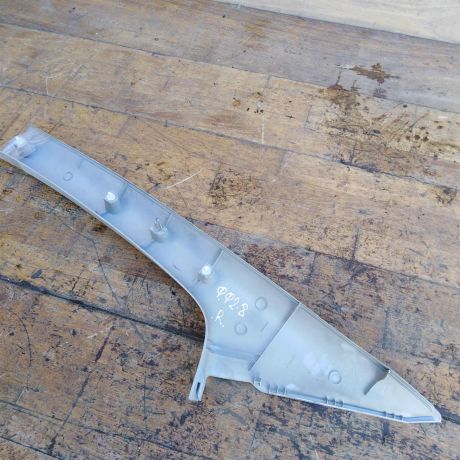 obsivka-pravaia-stoiki-salona-nakladka-ford-focus-2-do-rest-art-47521-big-2