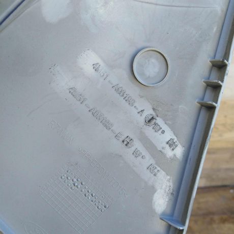 obsivka-pravaia-stoiki-salona-nakladka-ford-focus-2-do-rest-art-47521-big-3