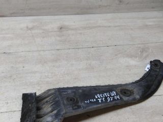 kronstein-krepleniia-zadnego-bampera-pravyi-sedan-audi-a6-c5-art-48305