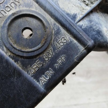 kronstein-krepleniia-zadnego-bampera-levyi-sedan-audi-a6-c5-art-48306-big-1