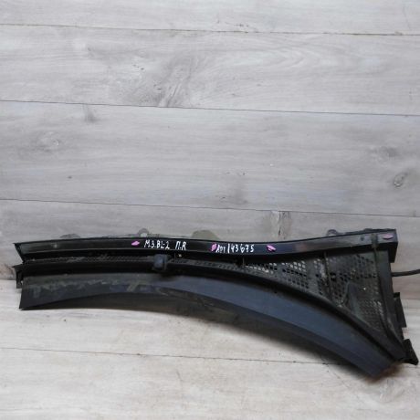 nakladka-dekorativnaia-pravaia-zabo-dozdevik-vodootvodiashhii-shhitok-mazda-3-bl-art-48418-big-0