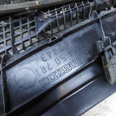 nakladka-dekorativnaia-pravaia-zabo-dozdevik-vodootvodiashhii-shhitok-mazda-3-bl-art-48418-big-3