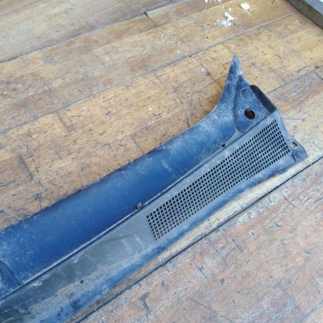 nakladka-dekorativnaia-zabo-dozdevik-vodootvodiashhii-shhitok-renault-sandero-stepway-art-48612-big-1